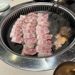 맛찬들 왕소금구이 - きれいに並べられ「まて」状態