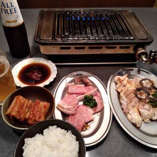 焼肉こざくら - 料理写真:ホルモン　カルビ　キムチ