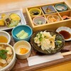讃兵衛 - 比叡湯葉御膳(税込1,700円)
①湯葉刺し②湯葉と野菜の天麩羅
③煮黒豆④酢物⑤おから和え⑥白和え⑦切干大根⑧ひじき&大豆の煮物⑨湯葉出汁餡掛けご飯⑩お味噌汁⑪お漬け物⑫抹茶豆乳プリン