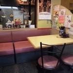 一龍軒 - 店内テーブル席