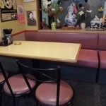 一龍軒 - 店内テーブル席