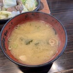 びっくり亭 - 味噌汁です。普通かな。