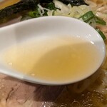 舟場 - 豚骨ベースのスープ