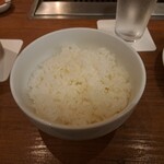 焼肉うしごろ - 魚沼産コシヒカリご飯です。