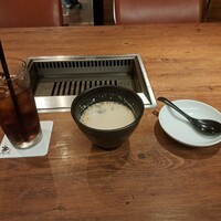 焼肉うしごろ 西麻布本店 - コーラと、濃厚コラーゲンのコムタンスープです。