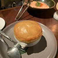 ジンジャーズビーチ - 明太子とウニとイクラのパスタ（奥）