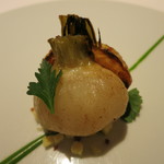レフェルヴェソンス - 26年4月　定点　丸ごと火入れした蕪とイタリアンパセリのエミュルション、バスク黒豚のジャンボンセック&ブリオッシュ