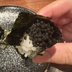鳥茂 - キャビアお握り