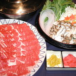 美よし家 - 毎週金曜、牛しゃぶしゃぶ半額、通常１人前2600円を1300円で提供。２人前よりご予約ください。