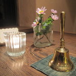 山紫御泊処 はなの舞 - ベルと卓上花