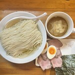 極汁美麺 umami - 超羅臼昆布水の黒豚豚骨地鶏白湯醤油つけ麺（1800円）特製＋300円・麺350g＋100円