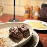 カルネジーオ イースト - 