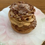 和楽紅屋・フェーブ 自由が丘 本店 - クロッカンキャラメルシュークリーム