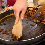 YOOGASOMSEE - チーズをガリガリ削り取ります