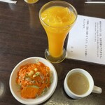 カトマンズキッチン - ランチセット　サラダ　スープ　マンゴージュース