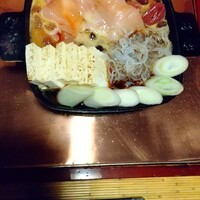 ぼたん - 鶏のすき焼き お店の方がまずはここまでしてくれます