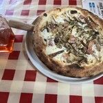 パスタナポレターナ - スペイン産パンチェッタといろいろきのこのチーズソースピザ