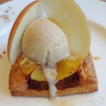 ティーラウンジ オークレール - アイスしたたるいいお菓子アップルパイ