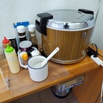 生餃子製作所 万福 - ランチ時セルフで白米おかわり自由