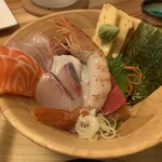 うみからそらへ - ７種の海鮮丼定食　近景