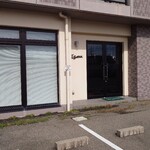 エッサンス - お店の外観 202410