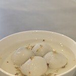 MISO - 白胡麻風餡の温かい白玉を添えて   