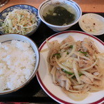 梅林餃子 - 豚肉と玉ねぎの生生姜焼き650円