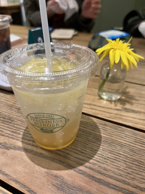 FRESHNESS BURGER Nishi Waseda Ten