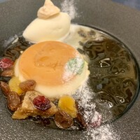 キハチ 名古屋JRセントラルタワーズ店 - ココナッツプリン スパイス風味のアッサムジュレとドライフルーツ添え