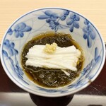 すし博 - 結 8800円
      （ランチコース料理）
      小鉢 能登 岩もずく