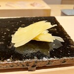 すし博 - 結 8800円
      （ランチコース料理）
      ガリ