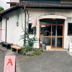 ARBOL ICECREAM - なんともお洒落な佇まい。。。