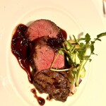 アンフュージョン - 牛モモ肉　ベリーとバルサミコソース