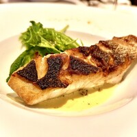 アンフュージョン - スズキのポアレ　ホタテとサフランのソース