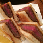 街の肉バルBuff - ビーフレアカツサンド680円