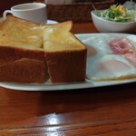 ブレイク - モーニングセットのトーストを横から