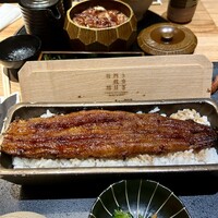 うなぎ四代目 菊川 恵比寿ガーデンプレイス店 - 蒲焼き 一本重 5,880円
                一本ひつまぶし 6,000円
                ひつまぶし 4,780円 x2