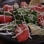 チキンジョージ - トマトとアボカドのサラダ