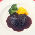 豚ほほ肉の赤ワイン煮込み　黄人参のグラッセ