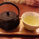 ナニワヤ・カフェ - 煎茶は南部鉄の急須です
