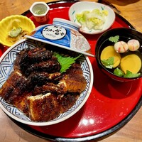 鰻う おか冨士 - 「肝入り上うなぎ丼」(6600円)です