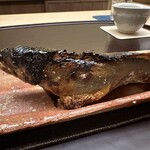 徳ㇵ本也 - 子持ち鮎　頭も骨も全ていただける焼き加減でした。