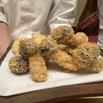 徳ㇵ本也 - 松茸と鱧のフライ　まだまだ松茸がでてきます。松本さんは今夜も大盤振る舞い（素人ながらに心配になるほどです。）