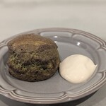 MISO - 抹茶のスコーン   ミルクティークリームを添えて
