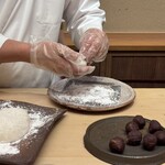 徳ㇵ本也 - ほんのり温かい求肥