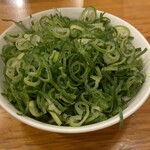 하카타 라멘 혼마루테이 토비시마점 - 파를 추가