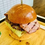ハンバーガー モミジ - 華咲ベーコンチーズ