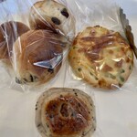 よりみちぱん - レーズンコッペ/枝豆とチーズのガレット/五穀玄米あんパン