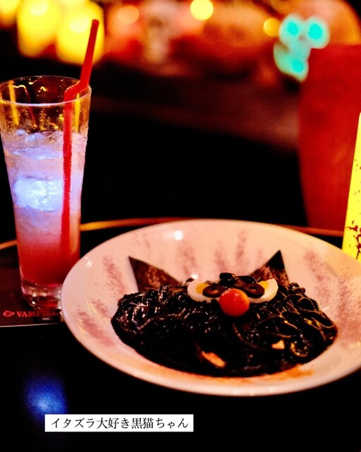 Vampire Café photo 3