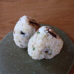 さじこよみ - 秋刀魚と焼き舞茸の新米おむすび